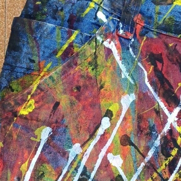 OLD NAVY PAINTERS SHORTS SIZE 35 IN A BEAUTIFUL HANDPAINTED COTTON - Picture 2 of 9